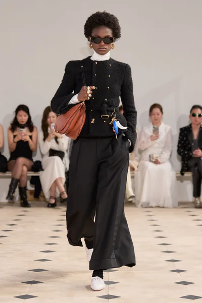 Look 4